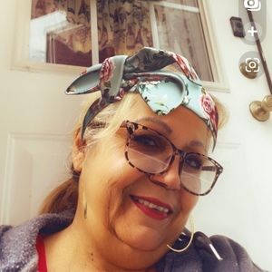 Meet your Posher, Angela